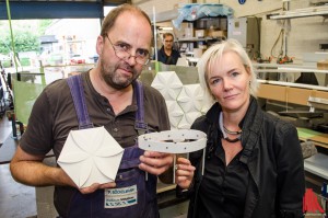 Peter Böckelmann ist kunsterfahren und kann die Wünsche von Silke Rehberg genau umsetzen. Das Modell wird in natura mehrere Meter Ausmaß haben. (Foto: th)