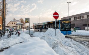 Auch wenn die Schneemassen immer weiter wegschmelzen, fahren noch nicht alle Busse nach Plan - aber immer mehr von ihnen. (Foto: Stadtwerke Münster)