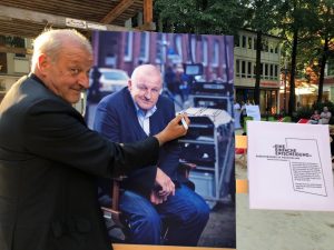 Leonard Lansink, Schirmherr der Krebsberatungsstelle in Münster, eröffnete die Ausstellung. (Foto: Markus Hauschild)