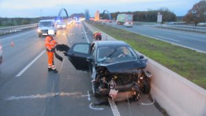 Nach einem Unfall auf der A1 in Höhe Hiltrup kam es zu erheblichen Verkehrsbehinderungen. (Foto: PP Münster)