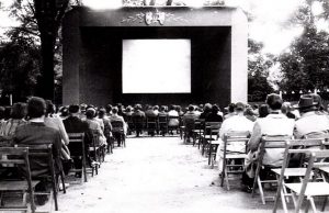 Historisches Münster: das Freiluftkino im Garten des Gertrudenhofs, 1948. (Foto: Sammlung Henning Stoffers)