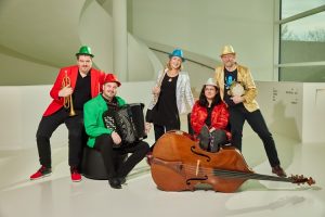 Claudia Runde und das Ensemble vinorosso präsentieren am Sonntag in der Friedenskapelle ein karnevalistisches Kinderkonzert. (Foto: Kai Uwe Oesterhelweg)