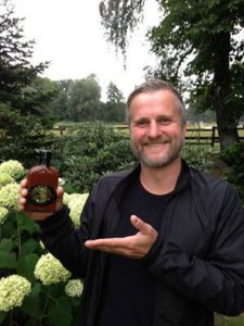 Dave Gappa mit seinem Baby - der eigenen Barbecue Sauce. (Foto: David Gappa)