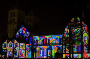 Münsters Dom in ungewohntem Licht. (Foto: th)