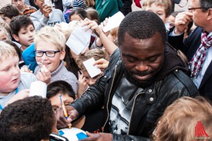 Fußballstar Asamoah nahm sich viel Zeit für seine Fans. (Foto: sg)