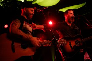 Matze Rossi und Chuck Ragan. (Foto: Michael Wietholt)