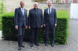 (v.l.:) Dr. Klaus Winterkamp, Bischof Dr. Felix Genn und Generalvikar Dr. Norbert Köster. (Foto: BGV Münster)