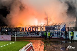 Auch im gestrigen Spiel des SCP gegen Rot-Weiss Essen wurde hin und wieder Pyro gezündet. Dies ist allerdings ein Archivbild aus der Gästekurve vom Spiel gegen den FC Magdeburg 2019. (Foto: Carsten Pöhler)