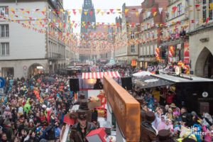 Nicht nur der Prinzipalmarkt, sondern auch viele andere Straßen in der Innenstadt von Münster werden für den Verkehr gesperrt, damit der Rosenmontagszug wieder rollen kann. (Foto: Carsten Pöhler)