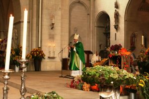 Über das Leben als Gabe und Geschenk sprach Bischof Genn bei der Predigt zum Erntedankfest im Dom. (Foto: Bischöfliche Pressestelle / Heike Hänscheid)
