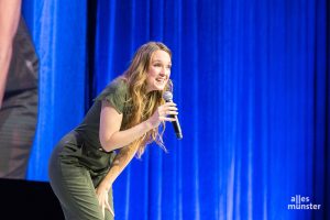 Comedian Carolin Kebekus thematisierte auch ernste Themen mit dem nötigen Sinn für Humor. (Foto: Carsten Pöhler)