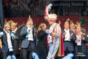 Bei seiner Proklamation auf dem Prinzipalmarkt wagte Prinz Mario I. am 13.11. noch ein Tänzchen. Das wird auf den Karnevalsfeiern in den nächsten Tagen nicht möglich sein. (Archivbild: Carsten Pöhler)