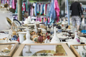 Nachhaltigkeit ist Trumpf beim Flohmarkt auf Münsters Promenade. (Foto: Carsten Pöhler)