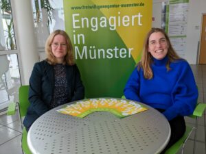 Andrea Evers (links) und Cornelia Wilkens (rechts) stellten das Program der Freiwilligenakademie vor (Foto: PM)
