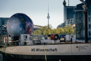 Die "MS Wissenschaft" wird auch im Hafen von Münster anlegen. (Foto: Ilja C. Hendel / WiD)