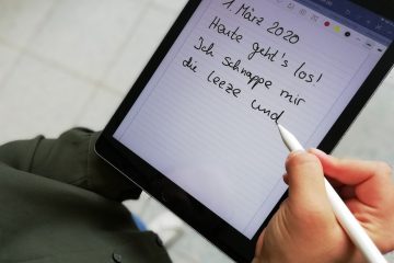 Schreiben am Tablet (Foto: Münsterland e.V.)