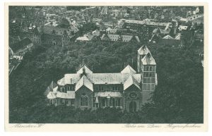 Luftaufnahme von Dom und Domplatz, datiert 1930, beschrieben 1936. (Foto: Stadt Münster / Sammlung Stadtmuseum)