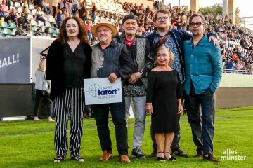 Die Tatort-Stars Im Preußen-Stadion während der Open-Air Premiere. (Foto: Basti E.)