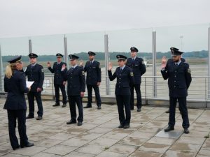 Neues Personal für die Bundespolizei-Inspektion Münster wurde am Flughafen Münster/Osnabrück vereidigt. 