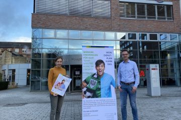 Lydia Meinert und Benedikt Menke sind persönliche Ansprechpartner für die neuen Flexteam-Mitarbeitenden und koordinieren ihre Einsätze. (Foto: St. Franziskus-Hospital)