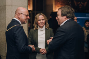 Bundesumweltministerin Steffi Lemke im Gespräch mit Oberbürgermeister Markus Lewe (li.) und NRW-Umweltminister Oliver Krischer. (Foto: Stadt Münster / Meike Reiners)