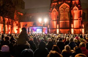 Am Sonntag gibt es wieder das beliebte Rudelsingen „Münster singt“ auf dem Domplatz. (Foto: Münster Marketing / Peter Lessmann)