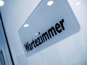 Wenn es um die Krebs-Vorsorge geht, bleiben die Wartezimmer in den Praxen in Münster verhältnismäßig leer. (Symbolfoto: RainerSturm / pixelio.de)