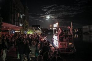 Die MS Anaconda hat für das Treibgut Festival im Hafen angelegt. (Foto: Pressefoto / Treibgut)