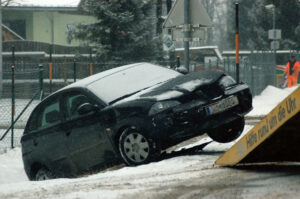Wegen Blitzeis gab es im Stadtgebiet zahlreiche Unfälle (Symbolbild: Günter Havlena / pixelio.de)