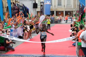 Münster Marathon: Duncan Koech aus Kenia kam nach 2:12:59 als erster ins Ziel. (Foto: cabe)