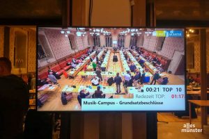 In einer Sitzungsunterbrechung hatten sich am Mittwoch Grüne, SPD, Volt und internationale Fraktion über einen Änderungsantrag zum Musik-Campus abgestimmt. (Foto: AM)