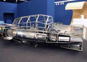 Das Shark Observer Vehicle wird im Ausstellungsraum für die Eröffnung in Szene gesetzt. (Foto: LWL/Fialla)