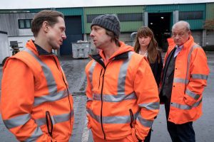 (v.r.:) Wilsberg (Leonard Lansink), Alex (Ina Paule Klink) und Ekki (Oliver Korittke) ermitteln im neuen Fall "Die Nadel im Müllhaufen" bei der Entsorgungsfirma "Mynster Myll. (Foto: ZDF / Thomas Kost )