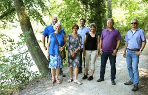 Überzeugten sich vor Ort vom Ergebnis der Sanierung der Schlossgräfte  (v.l.): Gero Buchartz (Fa. Kurstjens) Susanne Eisenhut (BLB NRW), Karin Geißler und Nils Ochmann (Bezirksregierung Münster), Aurelia Dickers (Stadt Münster), Gerd Jaeger (BLB NRW) und Dirk Dreier (Stadt Münster). (Foto: BLB NRW)