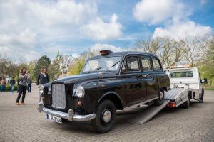 Ein echtes Taxi aus London kommt in die Sonderausstellung "Das Gehirn", die ab dem 29.06.2018 im Naturkundemuseum zu sehen sein wird. (Foto: LWL/Steinweg)