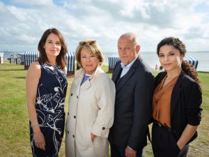 Das Team um Wilsberg, gespielt von Leonard Lansink, ermittelt wieder auf Norderney. (Foto: ZDF / Thomas Kost)