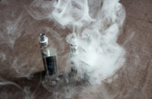 Zur Wirkung hat E-Zigaretten gibt es noch keine medizinischen Langzeitdaten. (Symbolfoto: Dirk Kruse / pixelio.de)