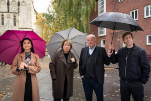 Im neuen "Wilsberg" (v.l.): Patricia Meeden, Rita Russek, Leonard Lansink und Oliver Korittke. (Foto: ZDF / Thomas Kost)