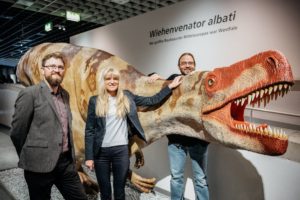 Das Modell des Wiehenvenator albati befindet sich nun am Anfang der Dino-Ausstellung. Es soll zu einem späteren Zeitpunkt auf den Museumsvorplatz ziehen. (Foto: LWL/Steinweg)