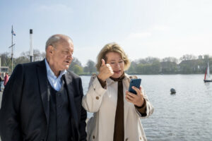 Zu früh gefreut: Noch ist der neue Fall "Wut und Totschlag" nicht gelöst. Für Kommissarin Anna Springer (Rita Russek) und Privatdetektiv Georg Wilsberg (Leonard Lansink) steht noch eine Menge Arbeit an. (Foto: ZDF / Thomas Kost)