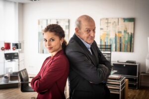 Patricia Meeden und Leonard Lansink beim Drehstart für zwei neue Wilsberg-Episoden. (Foto: ZDF / Thomas Kost)