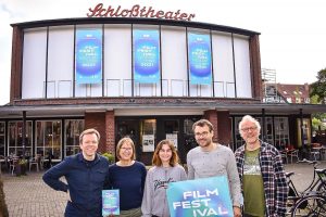 Ein Teil des Teams, das das Filmfestival Münster organisiert: Carsten Happe, Regina Wegmann, Marina Romic, Daniel Huhn und Jens Schneiderheinze. (Foto: von Paul Sattler)