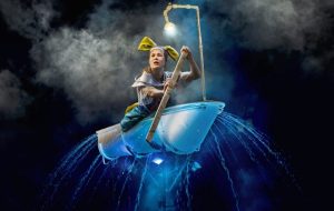 Das Theater Titanick spielt das neue Stück "Alice on the run". (Foto: Martin Jehnichen / Christoph Schrein)