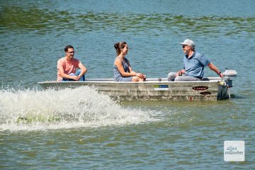 Marco Eckervogt, Sonja Kramer und Lutz Hirschmann (v.l.) neben einem der Aqua-Pilze. (Foto: Michael Bührke)