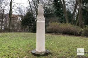 Die Altum-Säule mit dem Uhu ist frisch restauriert. (Foto: Bührke)