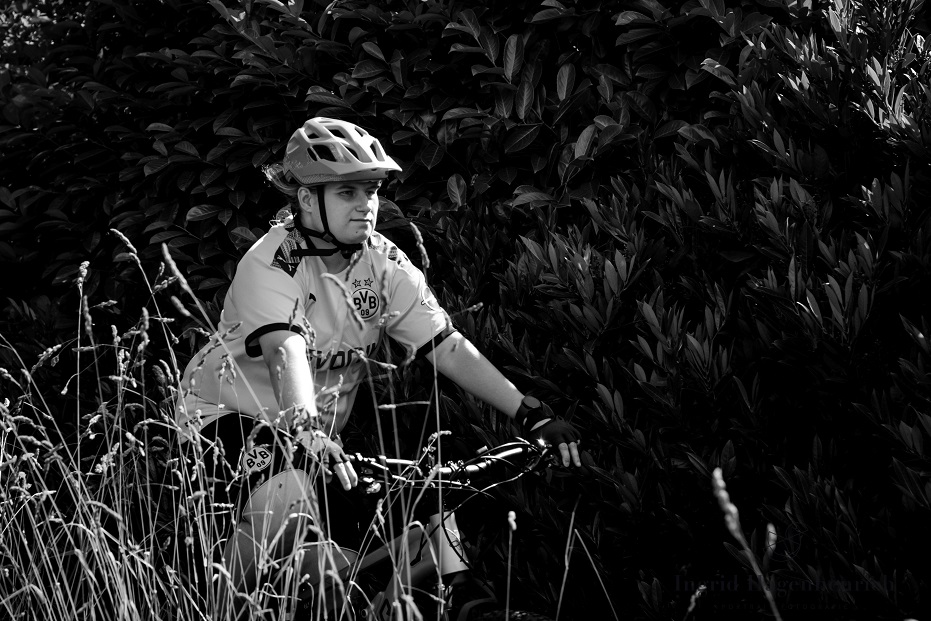 Anna-Lena beim Mountainbiken. (Foto: Ingrid Hagenhenrich)
