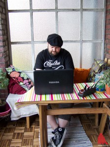 Raucht auch gerne mal ein Pfeifchen: Bernhard Trecksel bei der Arbeit. (Foto: ar)