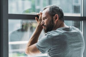 Depressionen äußern sich bei Männern anders als Frauen, die Erkrankung bleibt oft unerkannt. (Foto: AOK/hfr)