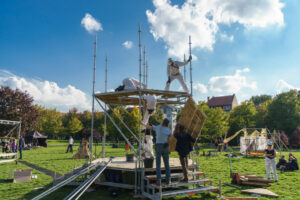 "BUILDING" heißt die theatralische Installation mit Teilhabe, zu dem das Theater Titanick vom 16. bis 18. Juni in den Südpark einlädt. (Foto: Martin Jehnichen)