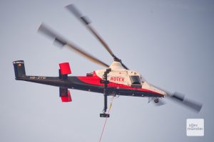 Die eher kleinen Hubschrauber mit Flettner-Doppelrotor wie dieser Kaman K-Max K-1200 werden vorrangig als Alternative zu einem Kran zum Transportieren von Lasten eingesetzt. (Foto: Michael Bührke)